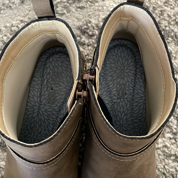 JBU memory foam size 7.5 like new - Picture 5 of 9